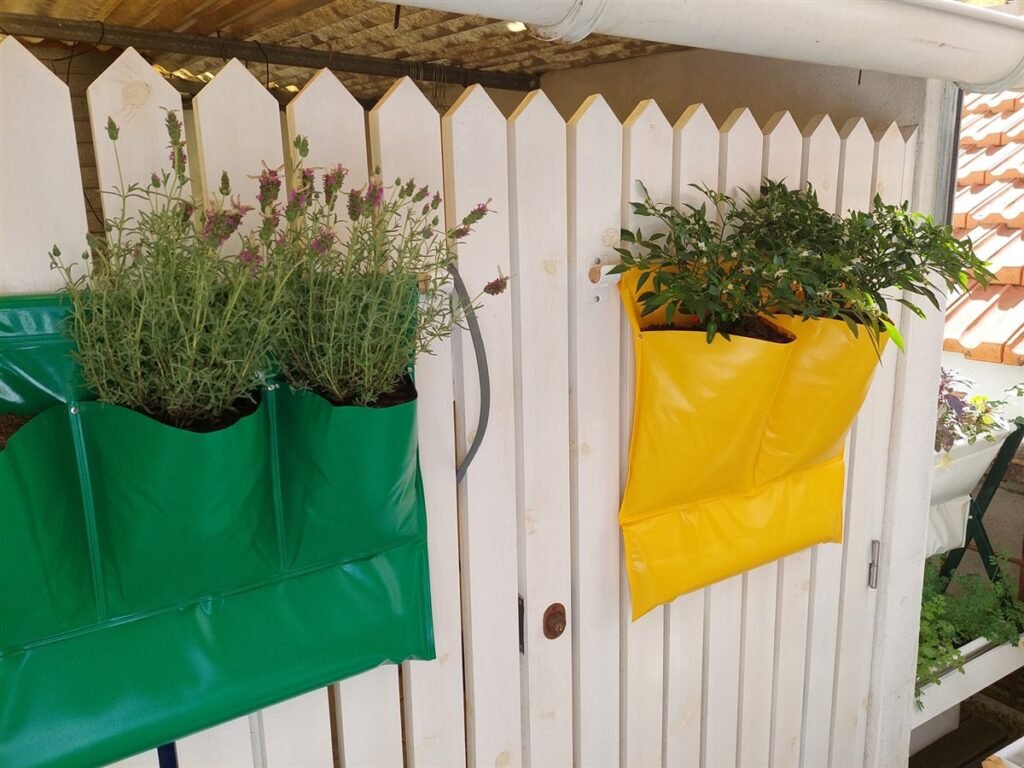Wall Farm Trio verde e Wall Farm Duo amarelo lado a lado — Grootpots