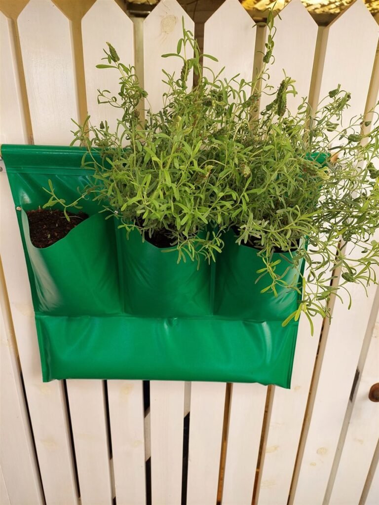 Ervas aromáticas no Wall Farm Trio verde — Grootpots